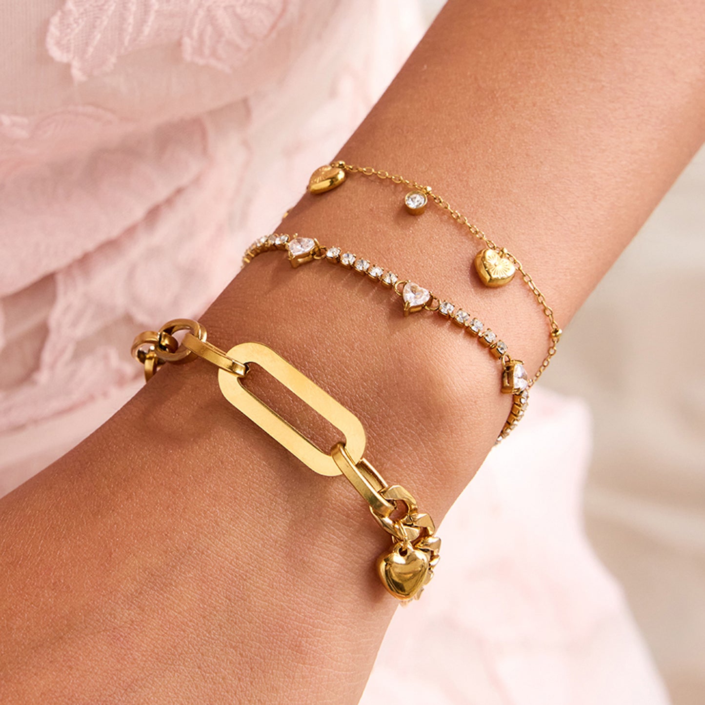 Pulsera Minimalista de Acero Inoxidable en Forma de Corazón para Mujer con Acabado Chapado Joyería de Lujo