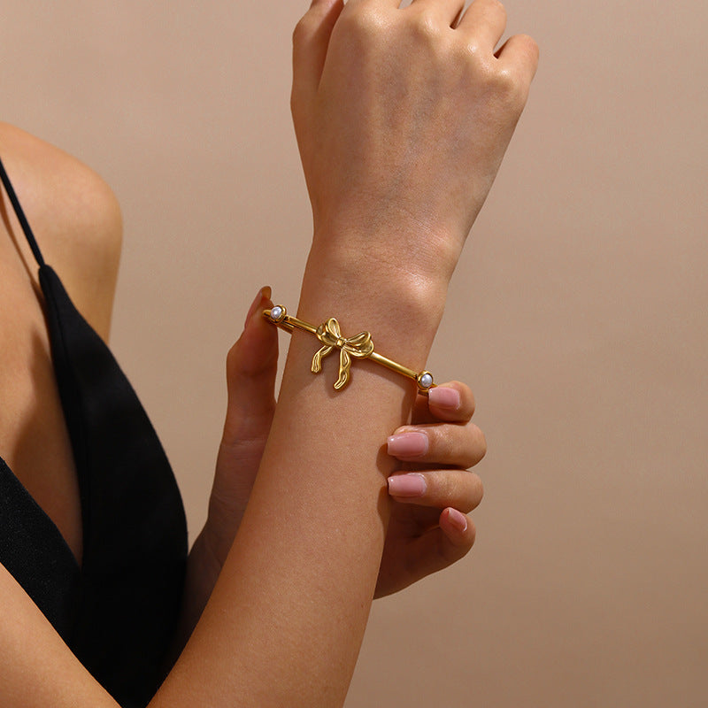 Vintage Sweet Gold Plated Stainless Steel Floral Pearl Open Cuff Bracelet for Women