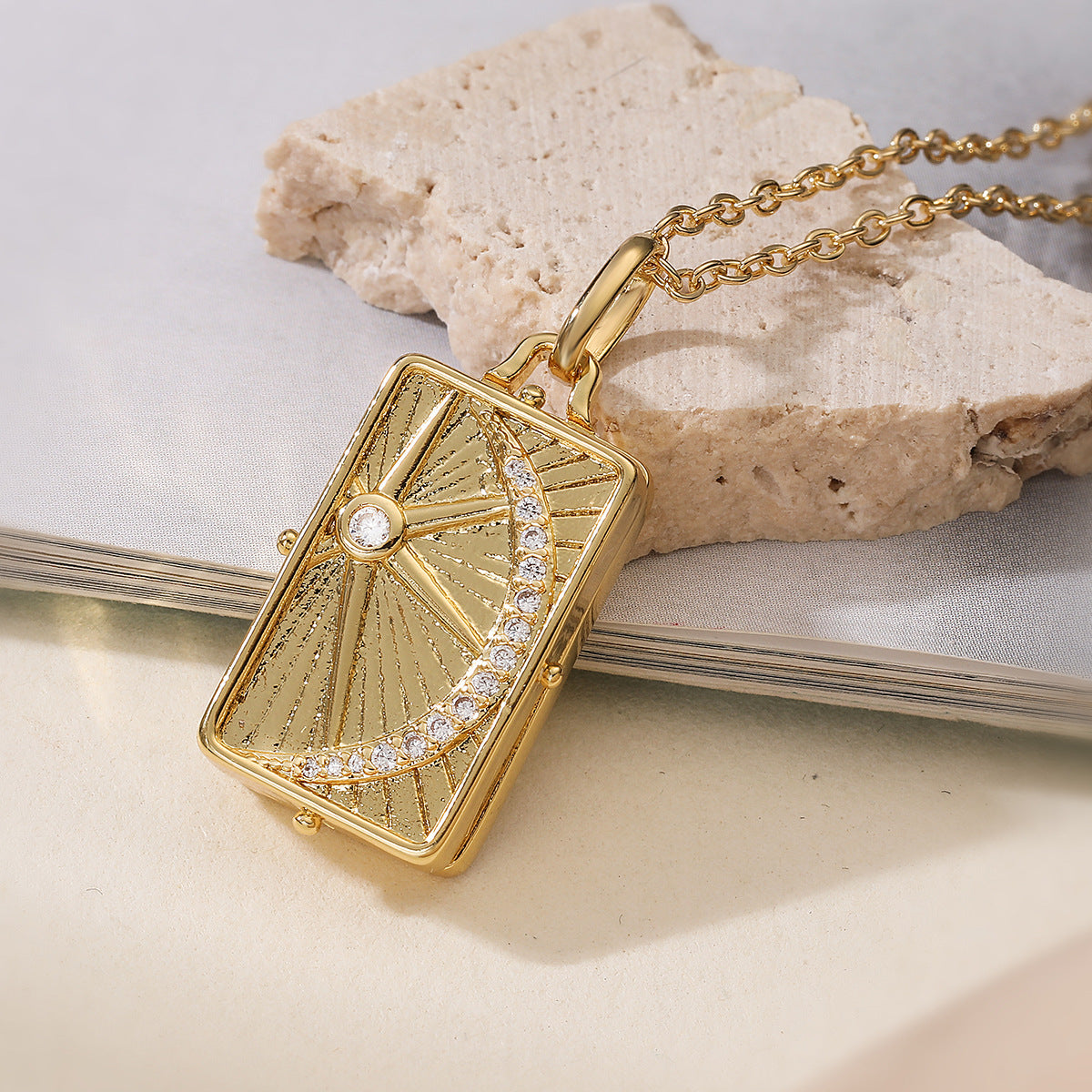 Vintage Minimalist Heart Geometric Brass Gold Plated Cubic Zirconia Photo Locket Pendant Necklace