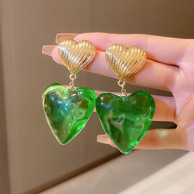 Vintage Heart-Shaped Alloy Stud Earrings with Gold Plating for Women, French Retro Style Fashion Jewelry