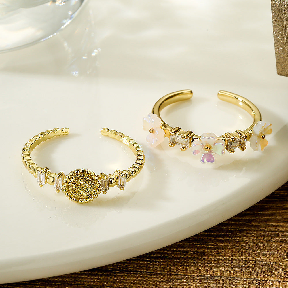 Minimalist Geometric Floral Ring for Women Made of Brass with 18K Gold Plating and Zircon Inlay