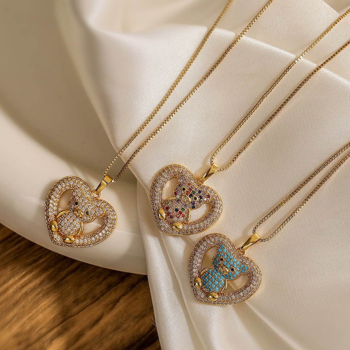Minimalist Bear-Shaped Pendant Necklace for Women with Copper Base Plated in 18K Gold and Zircon Accents