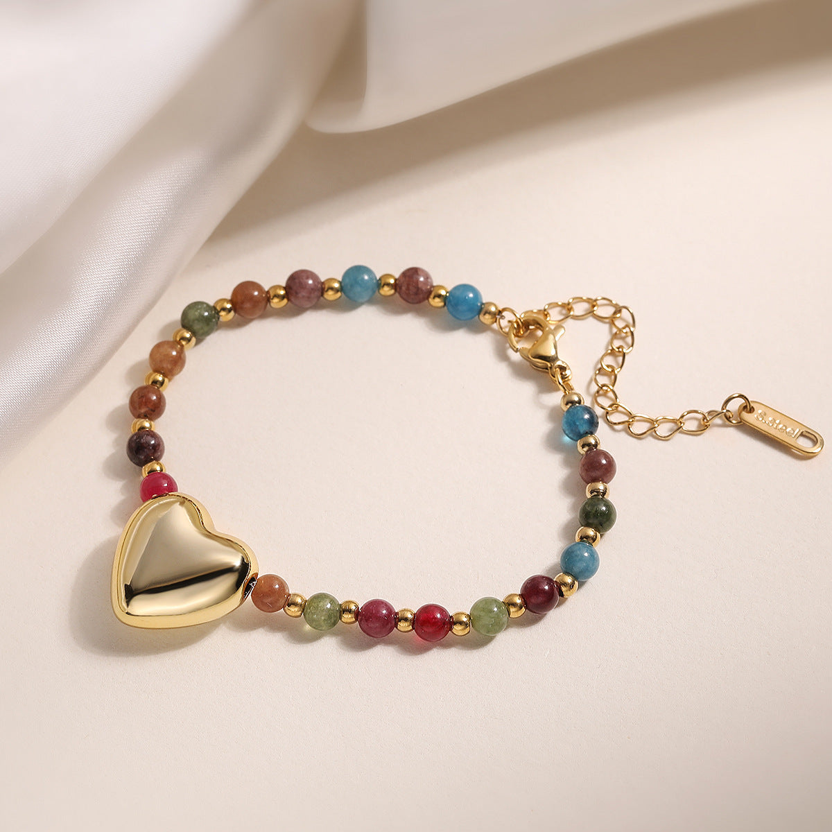 Bracciale da donna in acciaio inossidabile a forma di cuore con perline e finitura placcata, con dettagli in cristallo irregolare