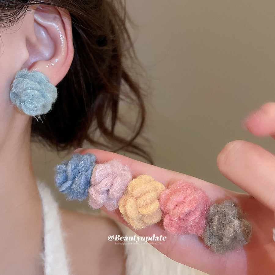 Pendientes de punto florales, elegantes y delicados para mujer con postes de acero inoxidable, lujo ligero para uso diario