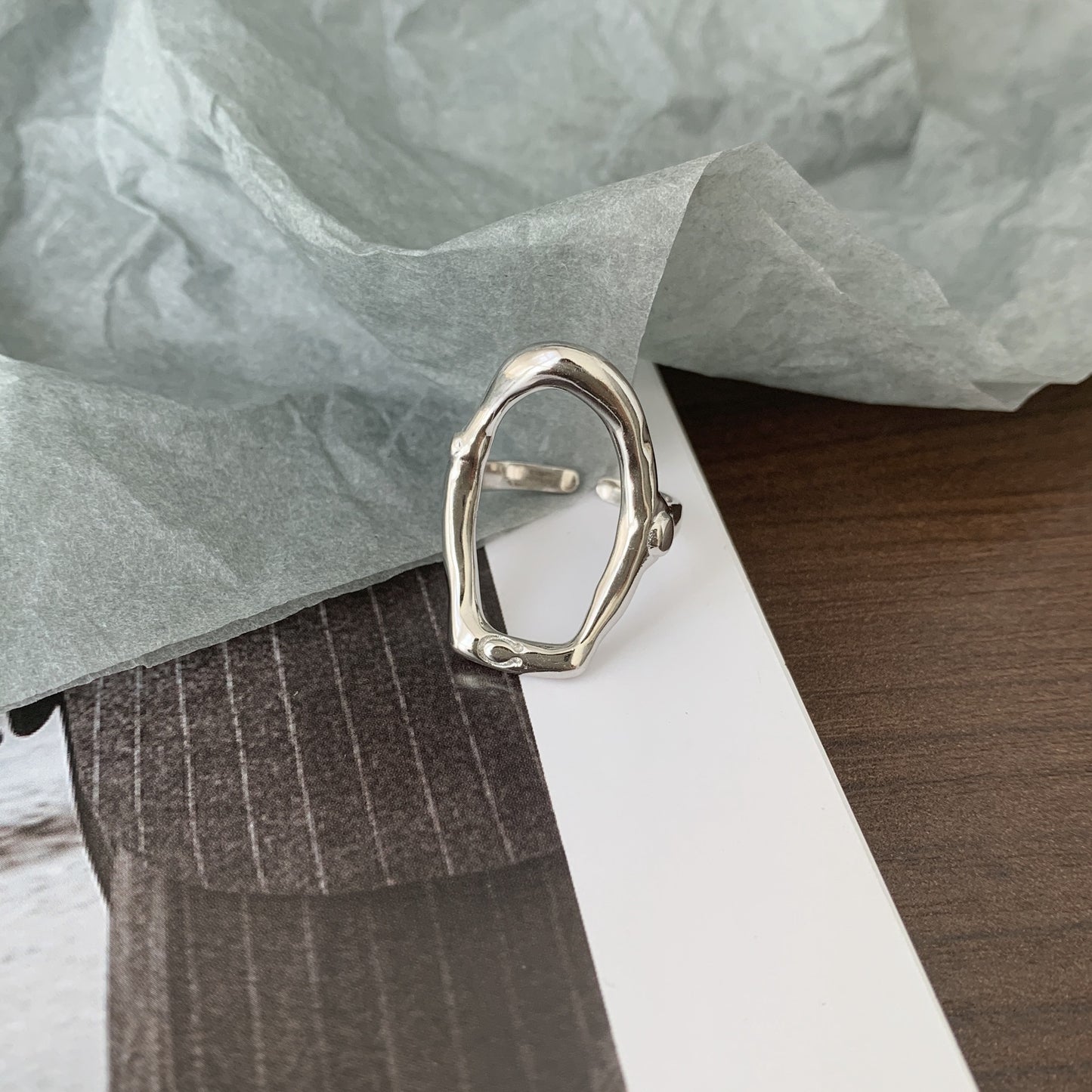 Anello da Donna Minimalista Geometrico Placcato in Argento Sterling 925 con Texture Astratta a Goccia