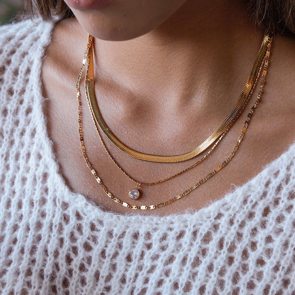 Collana da donna minimalista geometrica in acciaio al titanio placcato con zirconia, lunghezza regolabile e catena a clavicola a strati in acciaio inossidabile