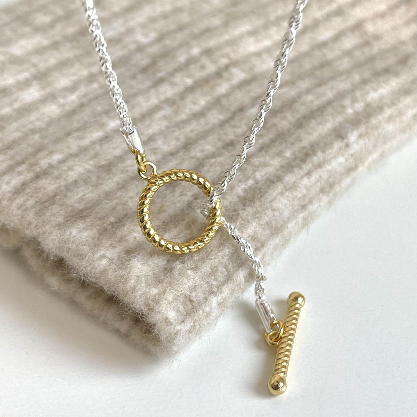 Collana Minimalista Geometrica a Corda Intrecciata in Argento Sterling 925 con Catena di Perline