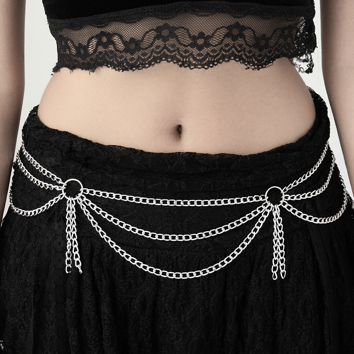 Catena per il corpo stile retrò-palazzo da donna con maglie metalliche a forma di U e dettagli a nappa