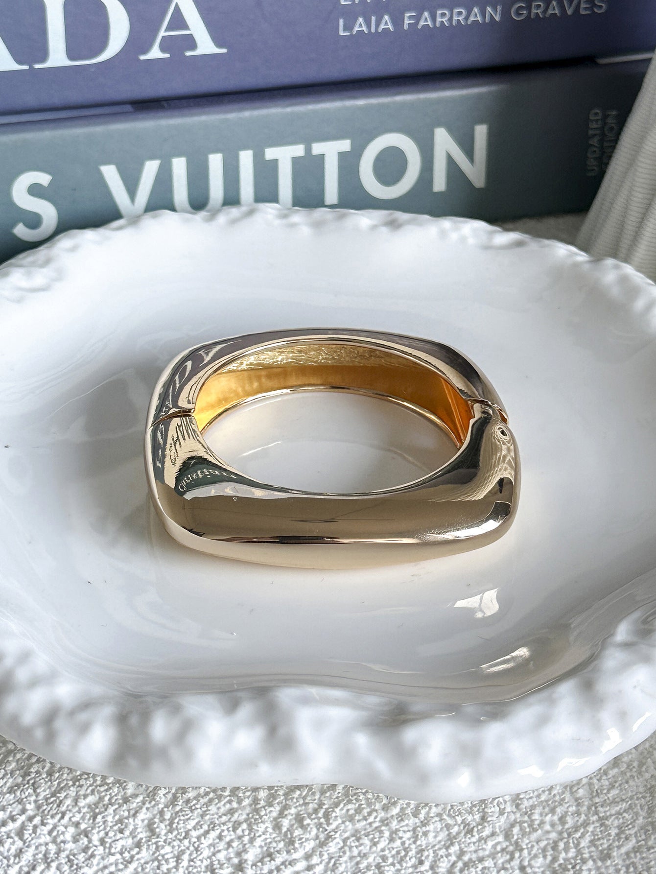Elegant Geometric Square Resin Hammered Plated Gradient Bangle Bracelet
