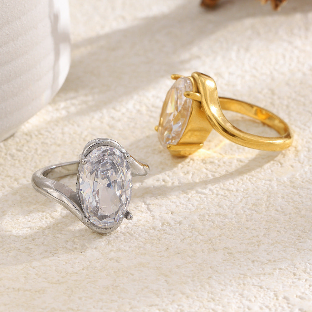 Anillo de lujo minimalista de circonita ovalada de acero inoxidable chapado en oro de 18 quilates para mujer