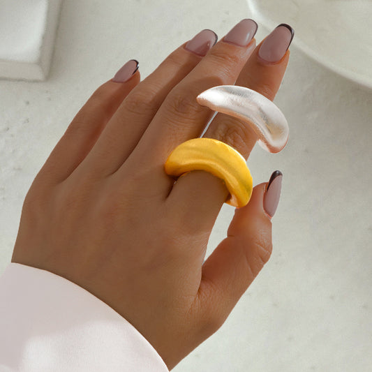 Anello da donna in lega a forma di arco geometrico minimalista con finitura spazzolata e design a fascia aperta