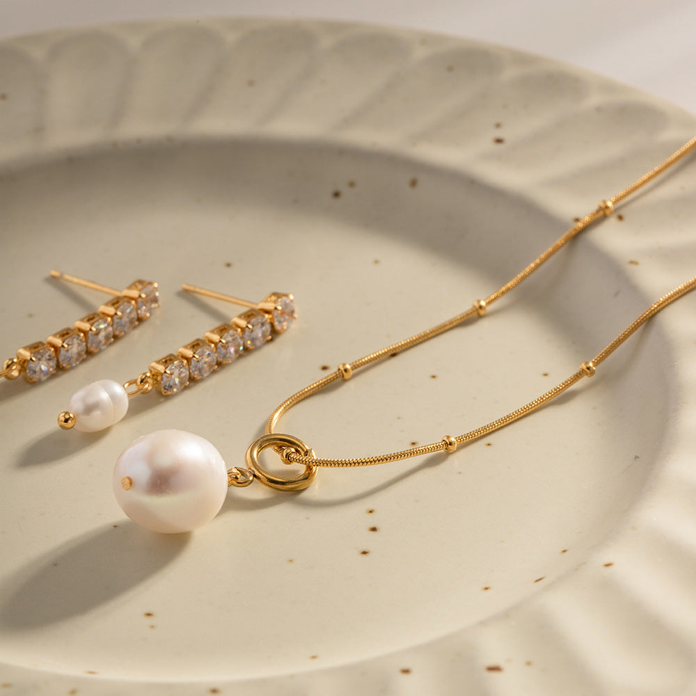 Minimalist Geometric Titanium Steel Necklace with Natural Pearl Pendant and Electroplated Finish for Women