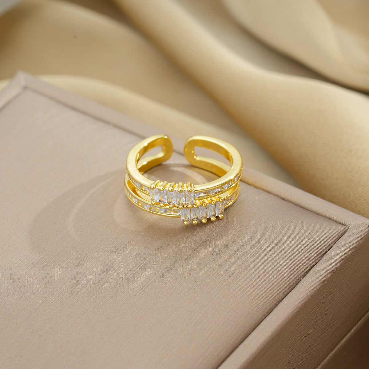 Anello in Acciaio al Titanio Geometrico Minimalista con Accenti di Zirconia per Donna Gioielli alla Moda con Fascia Aperta Regolabile