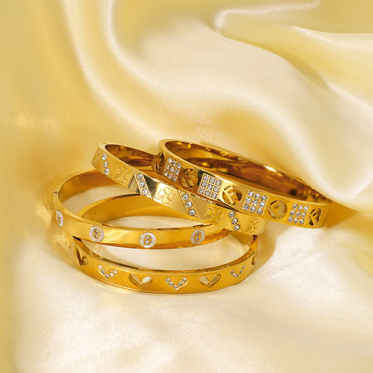 Pulsera minimalista de acero inoxidable con diseño de corazón, trébol y letra, hueca y chapada en oro de 18 quilates al vacío