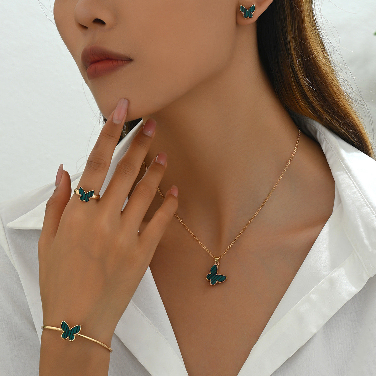 Sweet Minimalist Butterfly Pendant Necklace Set with Alloy Chain and Acrylic Inlay for Women
