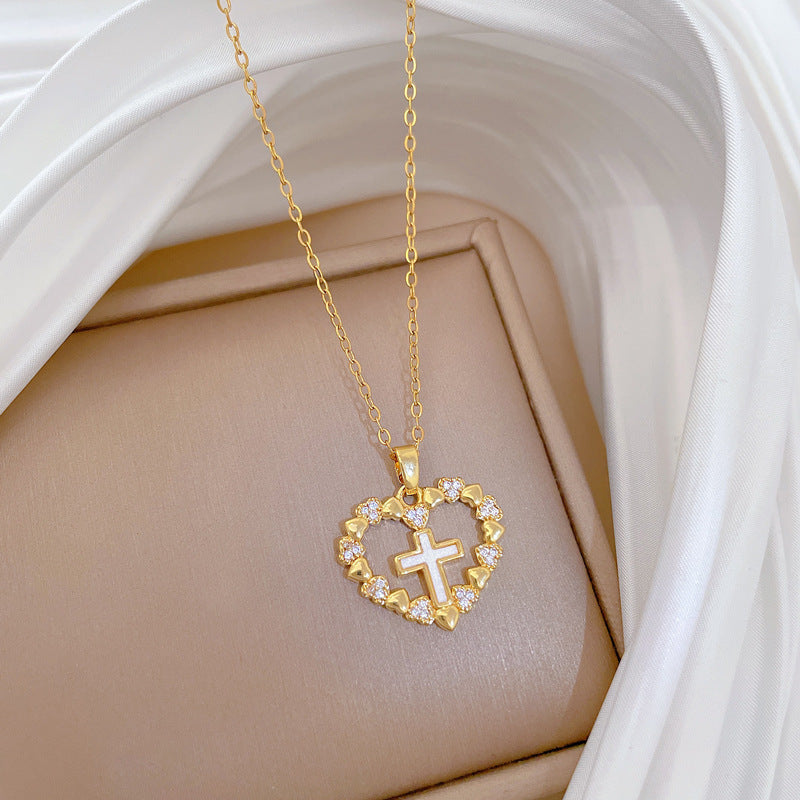 Collana con ciondolo a croce e cuore minimalista in acciaio al titanio con intarsio di strass per donna e unisex