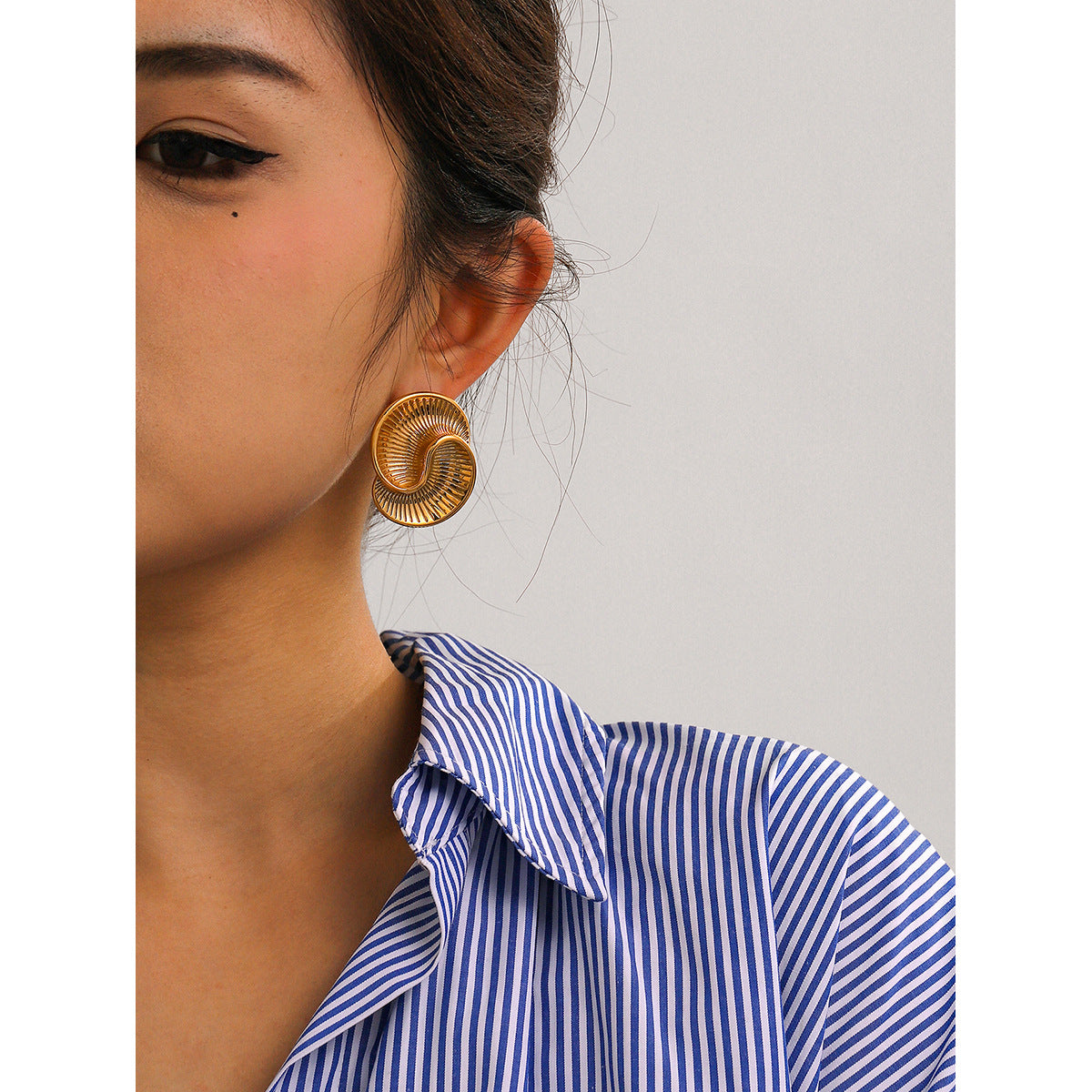 Pendientes de Acero Inoxidable Chapados en Oro de 18K con Diseño de Gota de Agua Asimétrica Estilo Ins para Mujer