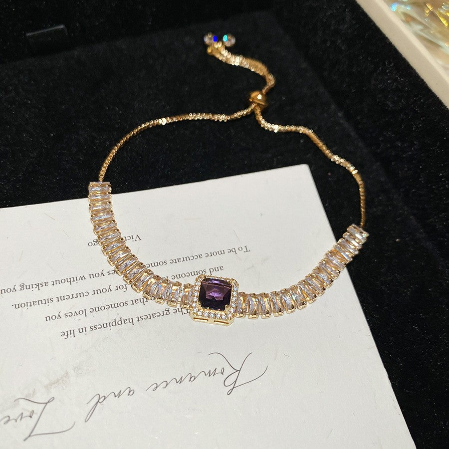 Elegante bracciale da donna con fiore geometrico e accenti in zircone, in rame placcato, stile trendy da ufficio, gioiello versatile e lussuoso per la mano