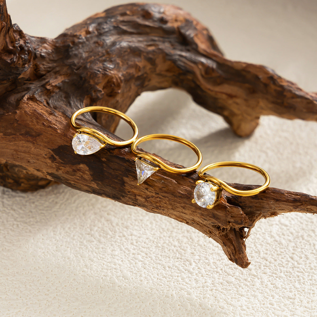 Elegant 18K Gold Plated Stainless Steel Teardrop Ring with Cubic Zirconia Inlay for Women