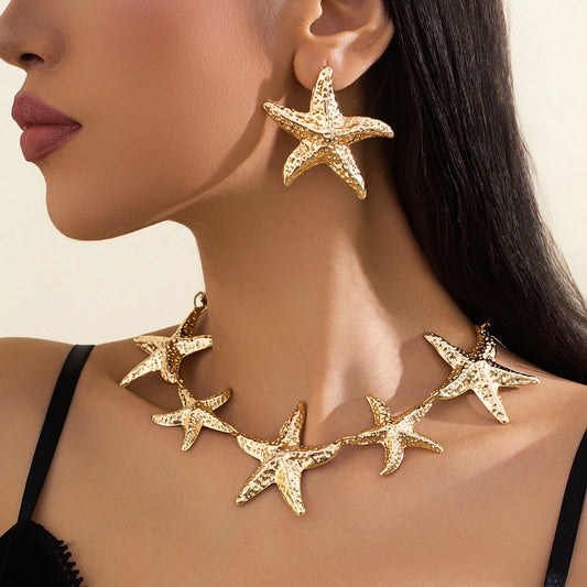 Sweet-Edgy Star-Shaped Geometric Pendant Necklace with Electroplated Iron Finish for Women