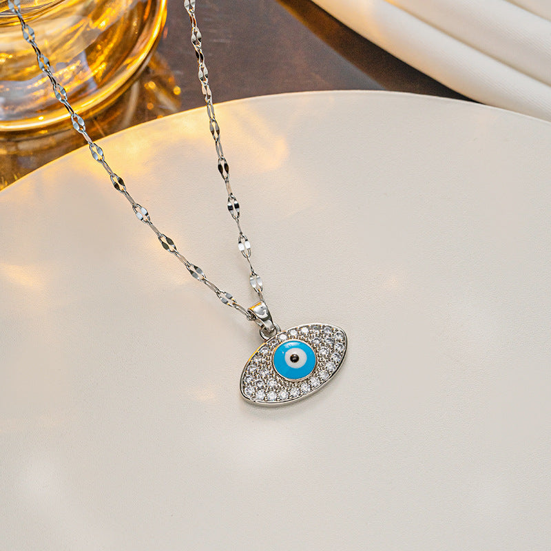 Collana con ciondolo a occhio di Allah stile INS in acciaio al titanio con finitura smaltata su catena ondulata da donna