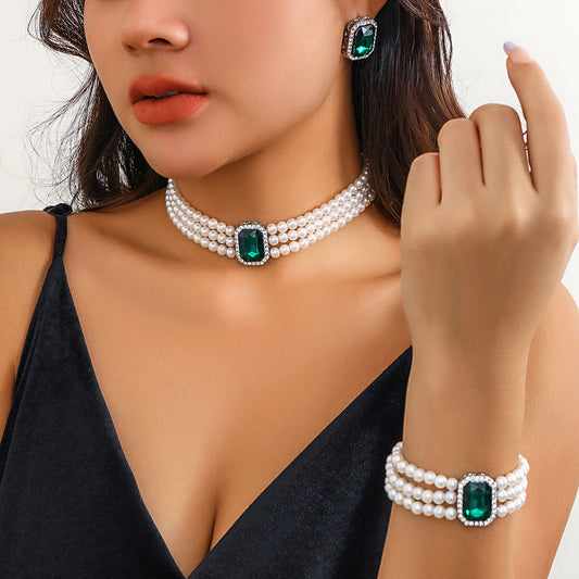 Collana girocollo vintage in resina geometrica in stile francese con pendente in lega e catena di perline per donne