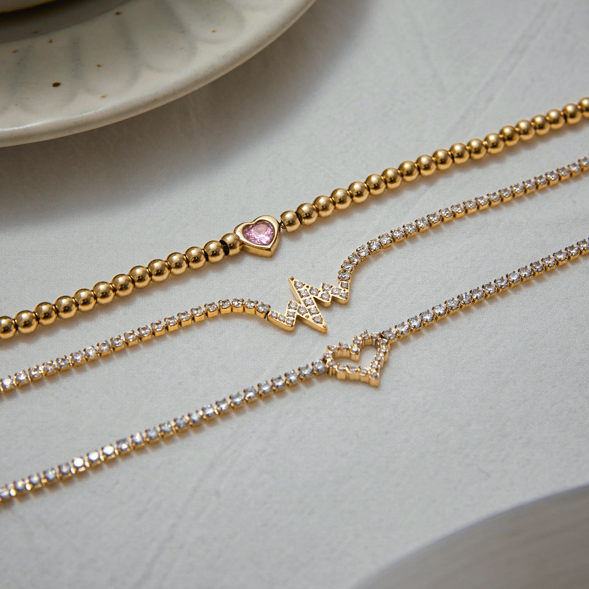 Elegante Bracciale a Cuore in Acciaio Inossidabile con Intarsio di Strass, Finitura Placcata, Gioielli Minimalisti alla Moda per Donne