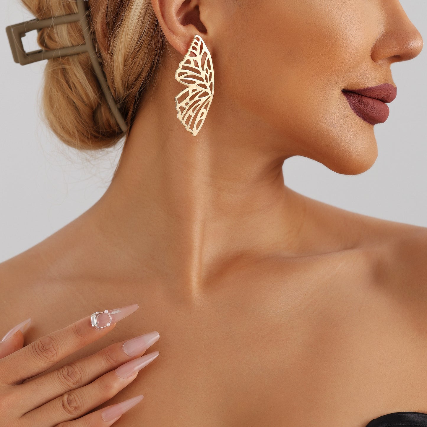 Punk Style Butterfly-Shaped Hollow Alloy Stud Earrings for Women with Plated Finish