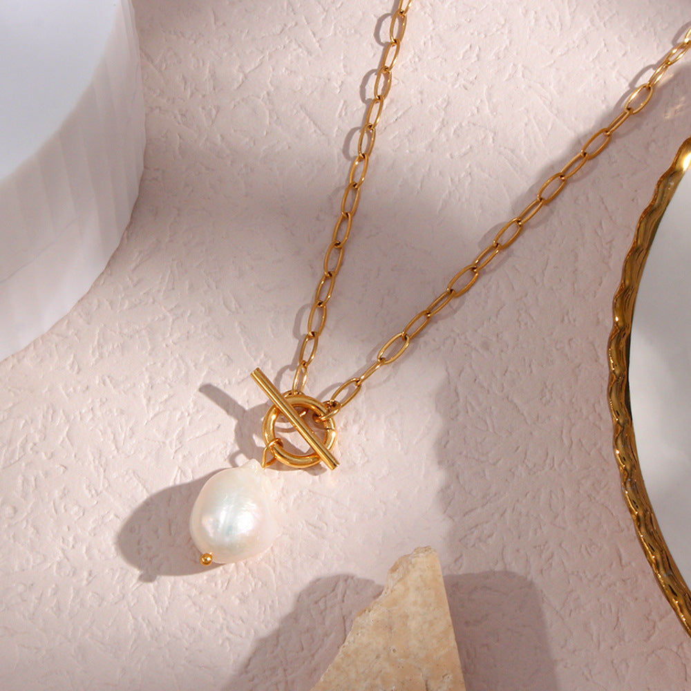 Fashionable Baroque Freshwater Pearl Pendant Necklace for Women in Stainless Steel with Geometric Design and Plated Finish