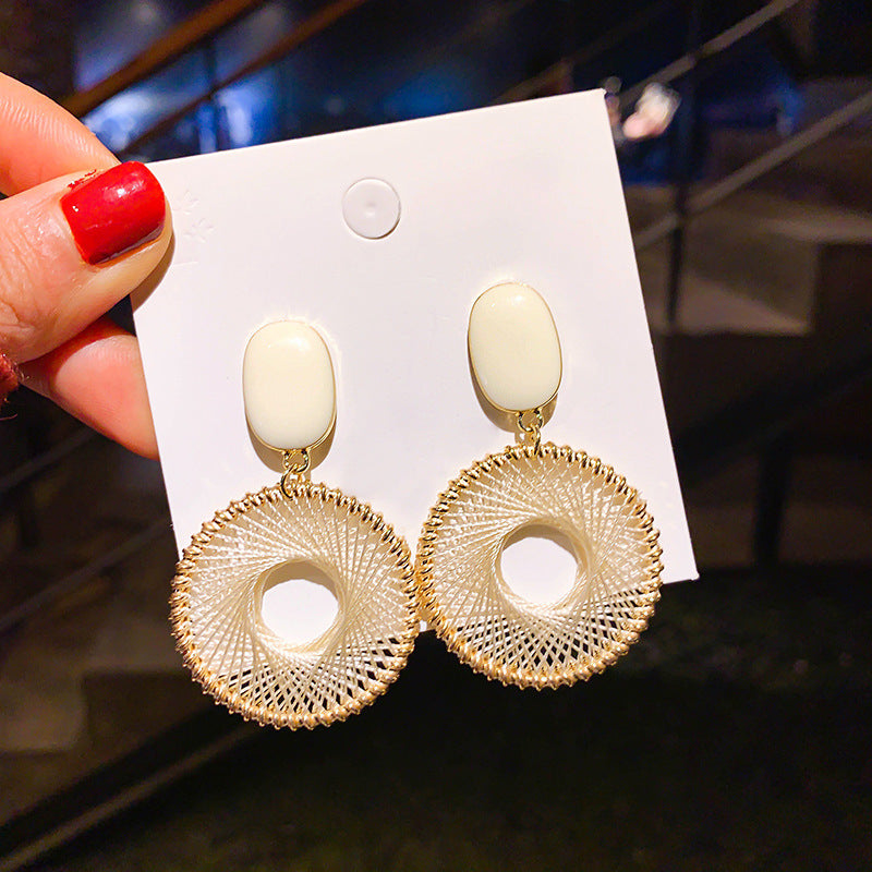 Orecchini geometrici a rombo di lusso con finitura smaltata e dettagli in perle da donna