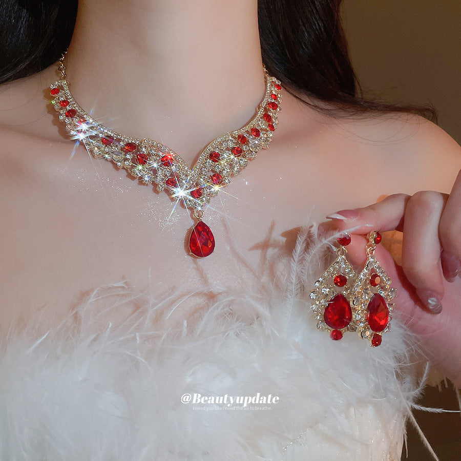 Retro Elegant Palace Style Rhinestone Teardrop Earrings and Clavicle Necklace Set in Alloy for Women