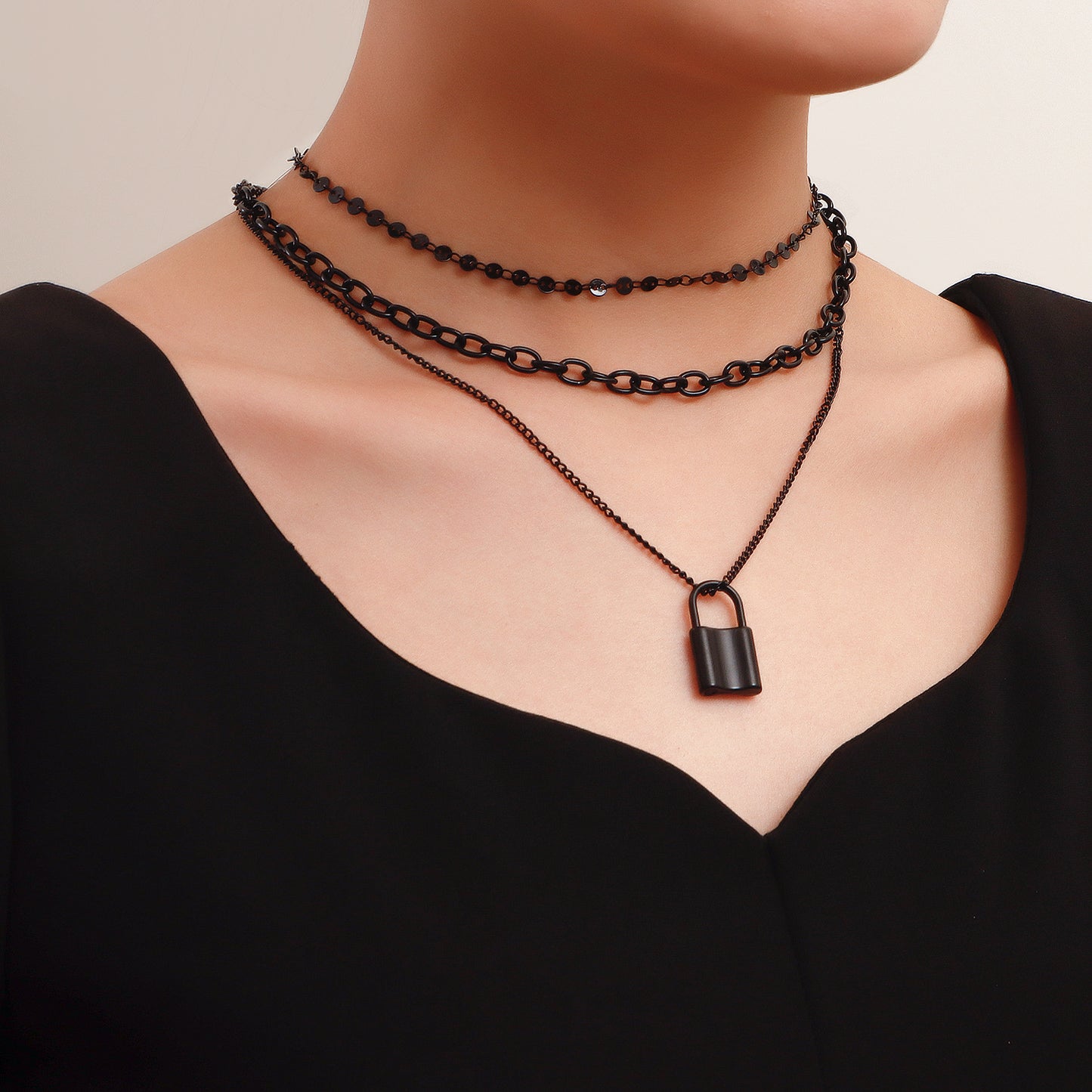 Minimalist Geometric Pendant Necklace for Women with Electroplated Alloy Chain and Heart Charm