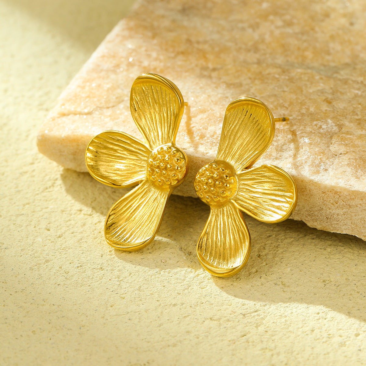 Orecchini a Petalo alla Moda Minimalisti in Acciaio al Titanio Placcati Oro 18K da Donna