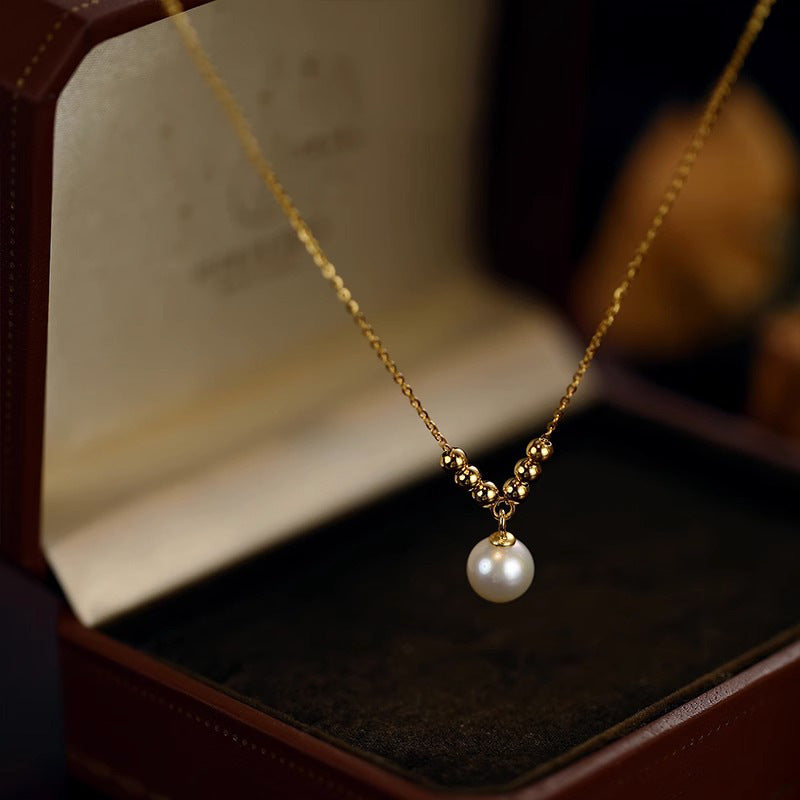 Minimalist Cold-Tone Bean-Shaped Freshwater Pearl Necklace for Women with Titanium Steel Pendant and Plated Finish on Clavicle Chain