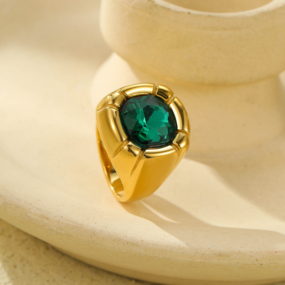 Anello da donna in acciaio al titanio con zirconia quadrata, stile vintage, finitura placcata e design geometrico