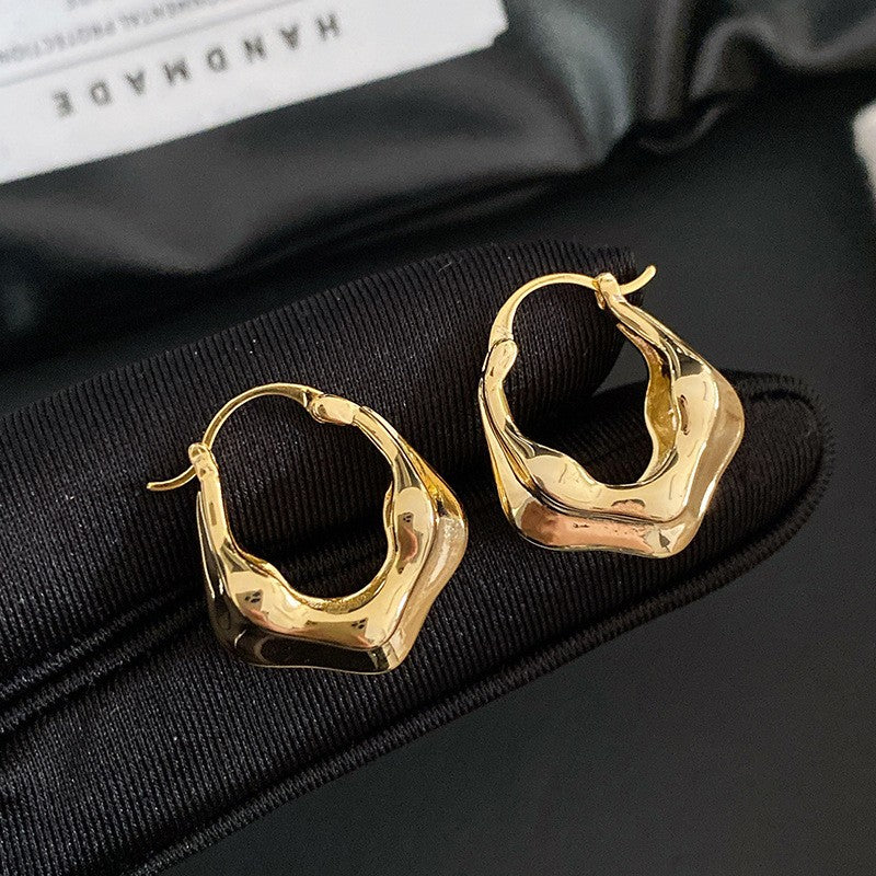Orecchini da donna geometrici minimalisti in metallo con finitura lucida e placcatura in oro, per l'uso quotidiano