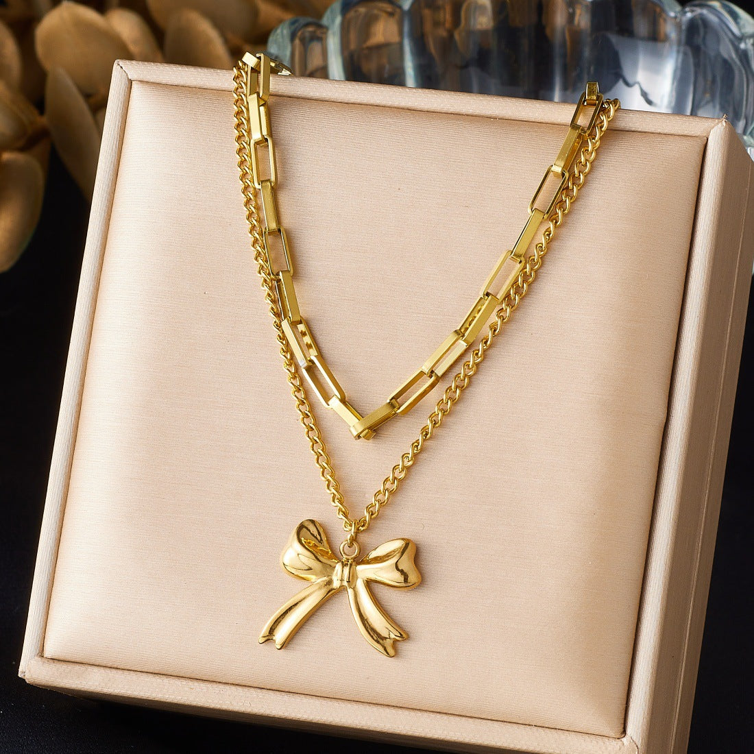 Elegant Vintage Gold Plated Stainless Steel Curb Chain Necklace with Heart and Bow Pendants