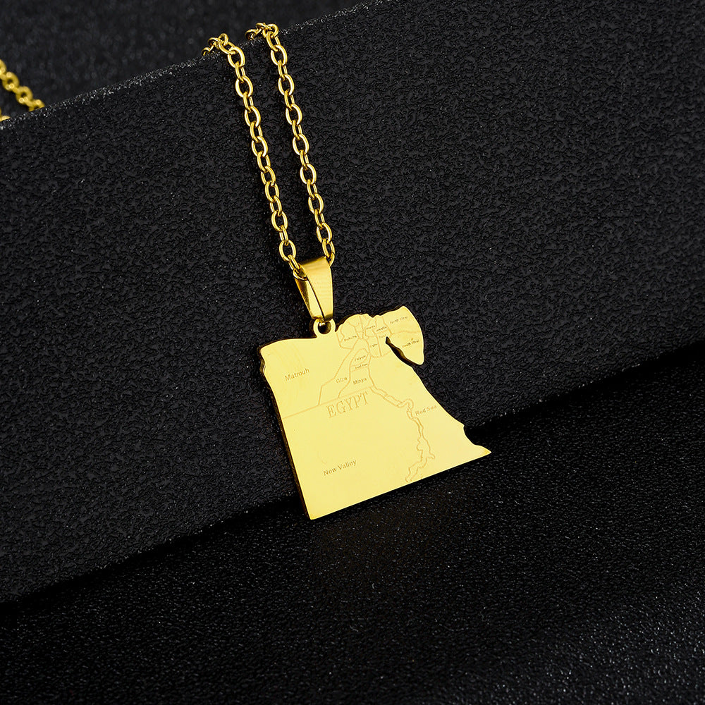 Collana con pendente etnico geometrico in acciaio inossidabile con ciondolo in acciaio al titanio e finitura placcata su catena a maglie ovali