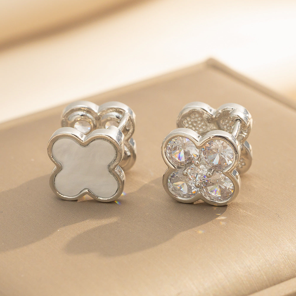 Orecchini a perno lusso minimalista a quadrifoglio in rame placcato oro con intarsio di strass per donna