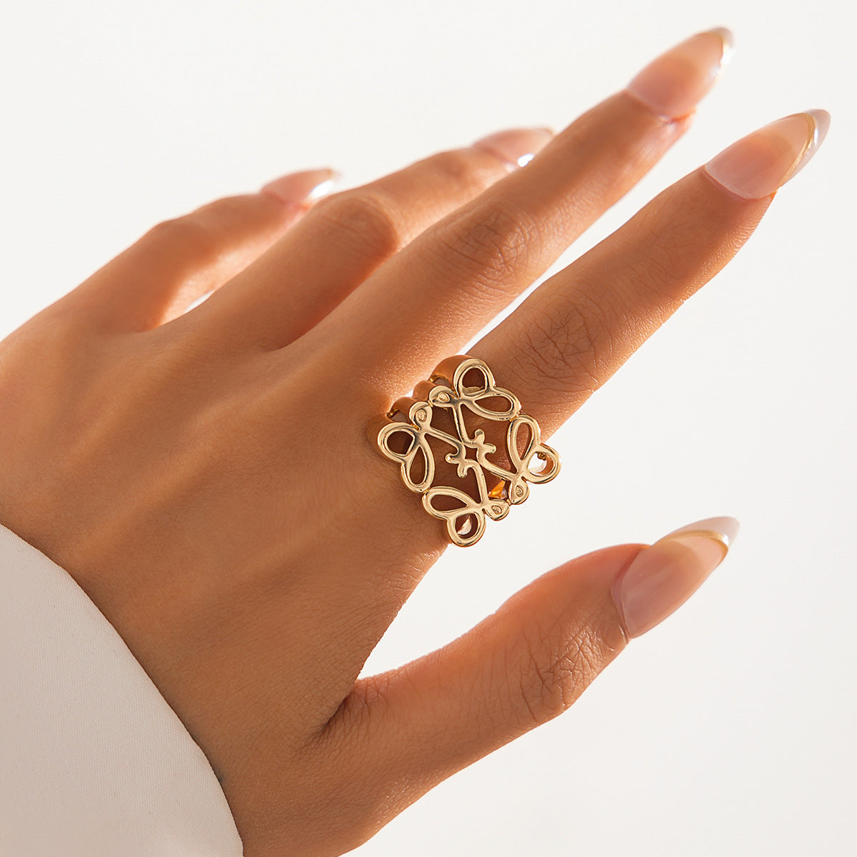 Anillo de aleación con textura geométrica minimalista, nudo de lazo y textura de lava martillada, y banda abierta ajustable para mujer