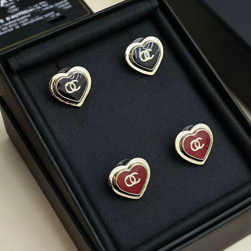 Eleganti Orecchini a Cuore con Lettera, in Ottone Placcato Oro Vintage, Intarsi in Resina e Perni in Argento Sterling 925 da Donna