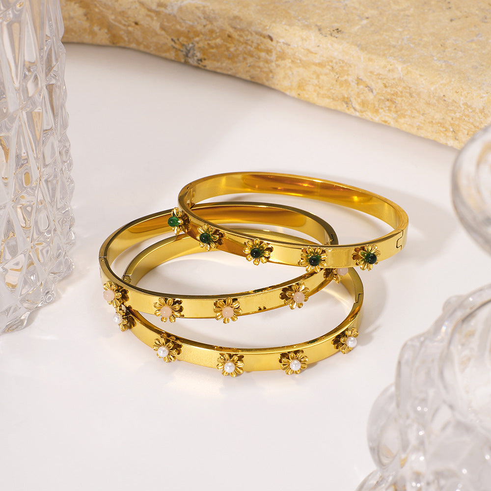 INS Style Geometric Flower-Shaped Polished Stainless Steel Bracelet with 18K Gold Plating Hypoallergenic