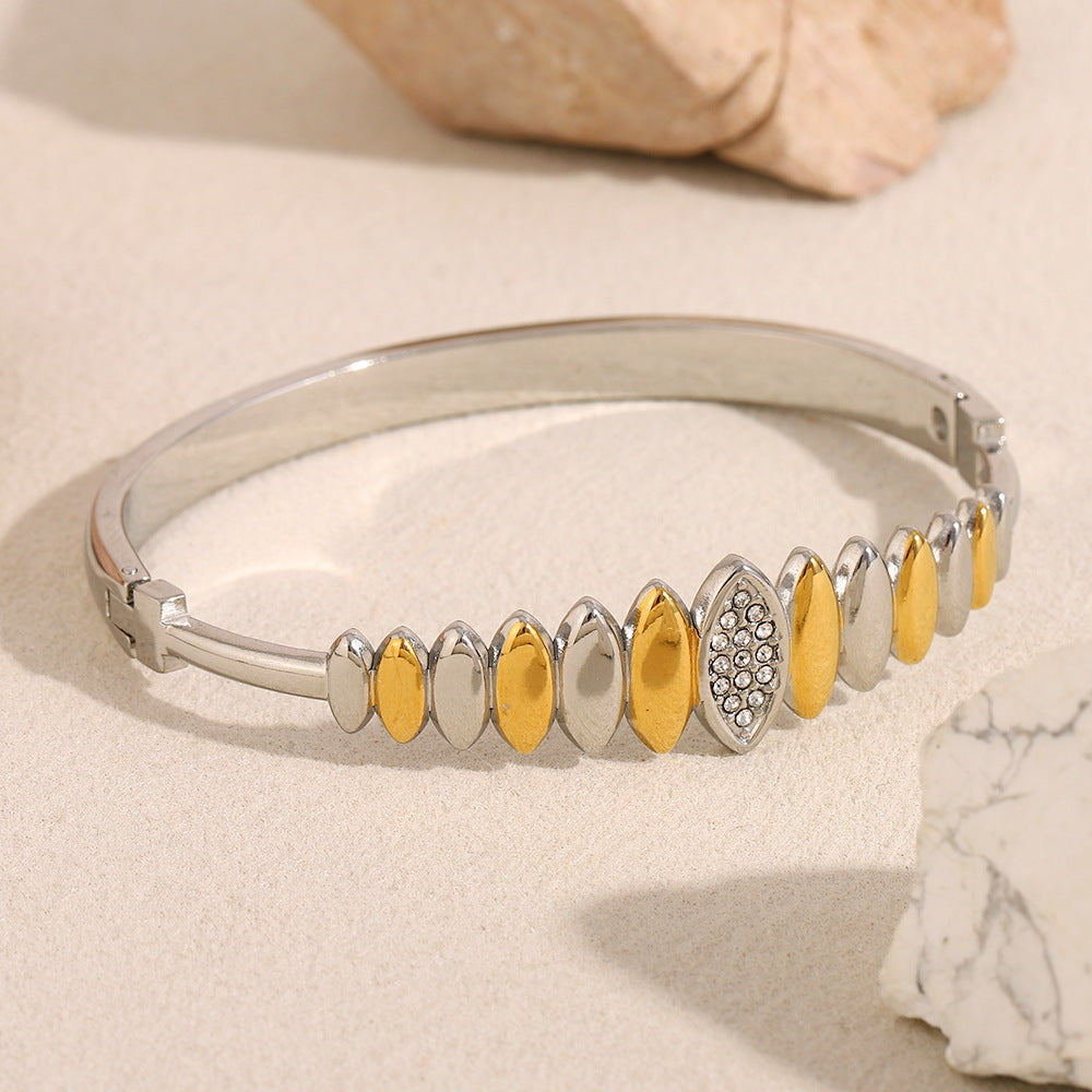 Minimalist Stainless Steel Bracelet with 18K Gold Plating, Teardrop-Shaped Links and Toggle Clasp for Women