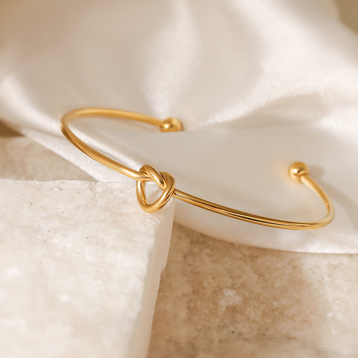 Minimalist Knoted Heart-Shaped 18K Gold-Plated Stainless Steel Bracelet for Women