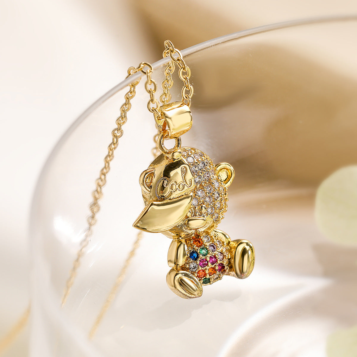 Minimalist Bear-Shaped Gold-Plated Copper Pendant Necklace for Women with Rhinestone Accents and Clavicle-Length Chain
