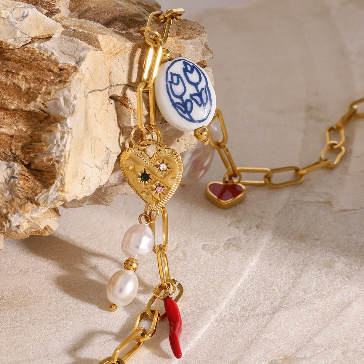Collana da donna minimalista con ciondolo a cuore in acciaio inossidabile, charm in acciaio al titanio e finitura placcata