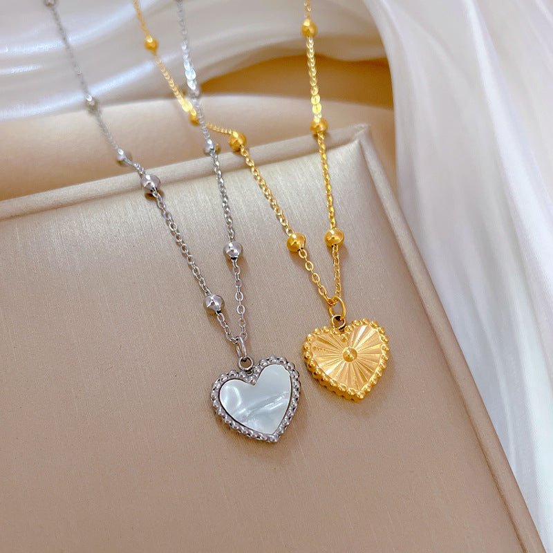 Cadena de cuello con colgante de corazón minimalista de acero de titanio con incrustaciones de nácar para un look chic de oficina unisex
