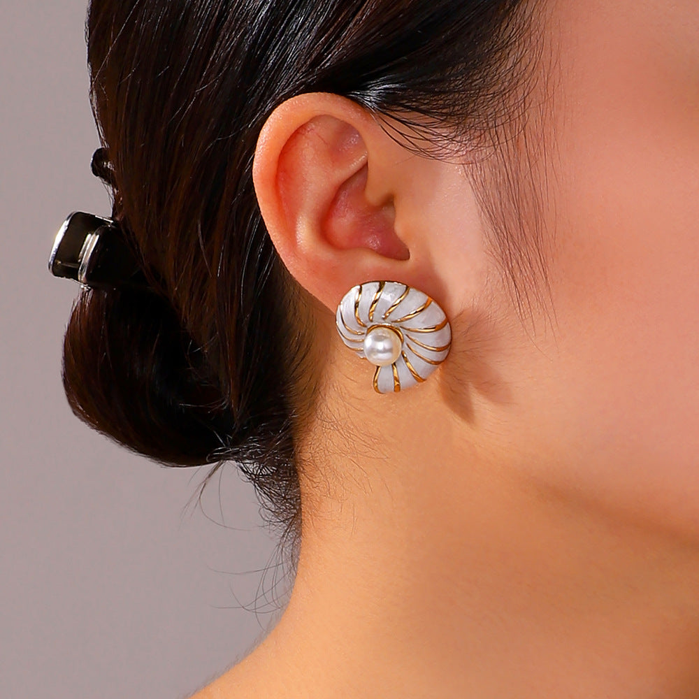 Vintage Seashell-Shaped Enamel-Dipped Stainless Steel Earrings for Women with Geometric Design and 18K Vacuum Plating