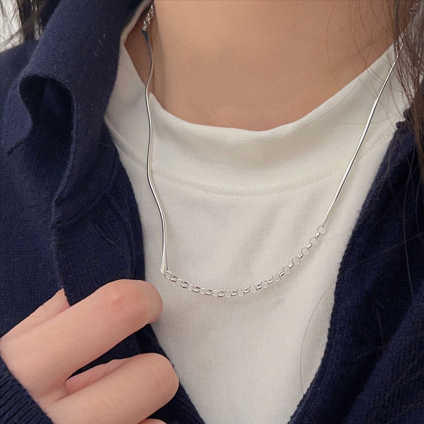 Minimalist Geometric Irregular Line Necklace in 925 Sterling Silver with Tulip Motif on Snake Chain