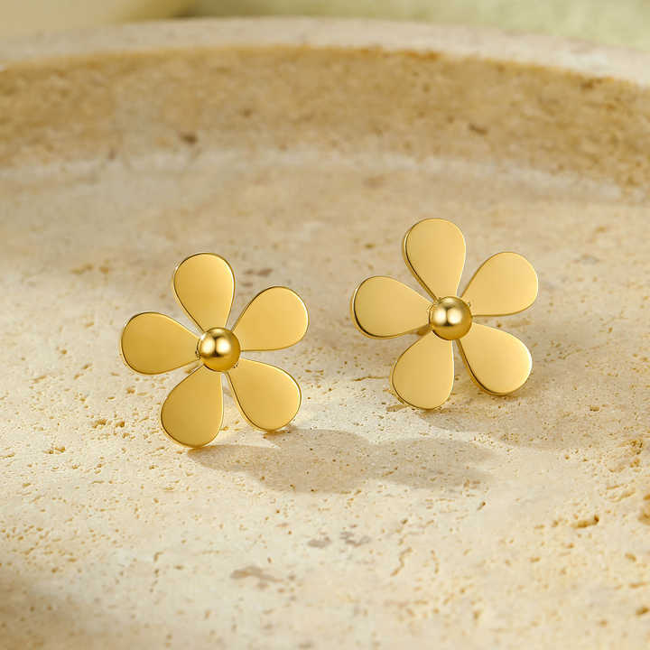 Orecchini a perno da donna a forma di margherita, minimalisti, in acciaio inossidabile, placcati oro 18 carati